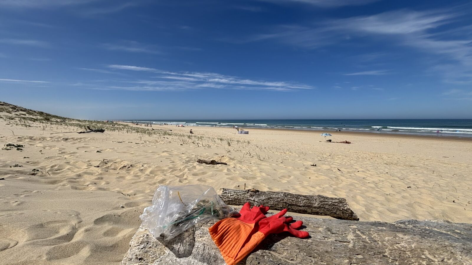 Nettoyage de la plage du Gressier au Porge : retour sur une Initiative Océane près de Bordeaux