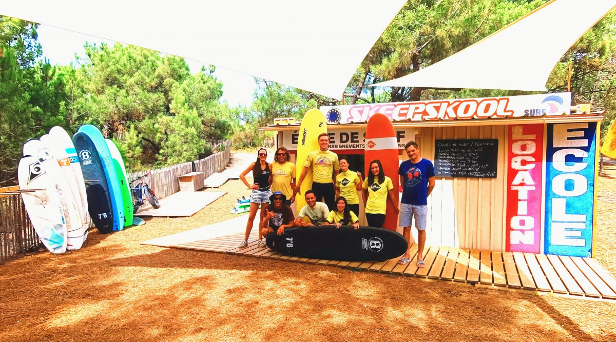 L'équipe de l'Ecole de surf Skeepskool