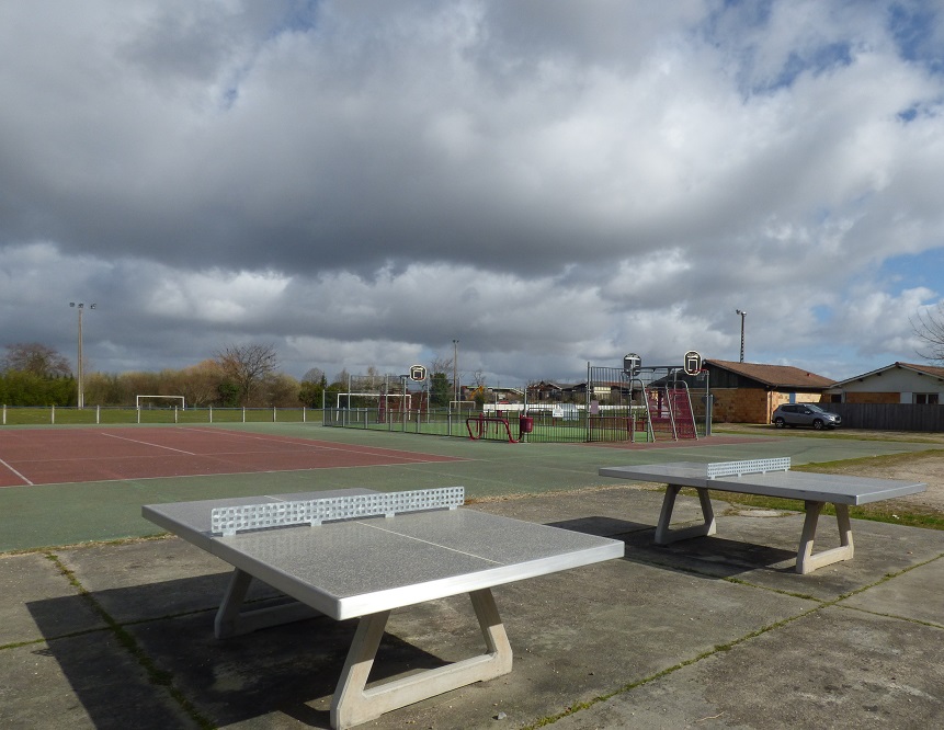 Table ping-pong, terrain de tennis et city stade