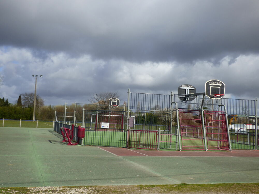 Table ping-pong, terrain de tennis et city stade