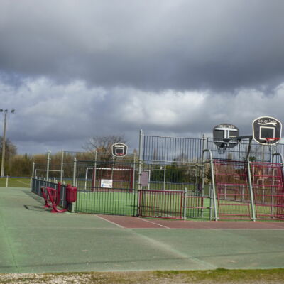 Table ping-pong, terrain de tennis et city stade