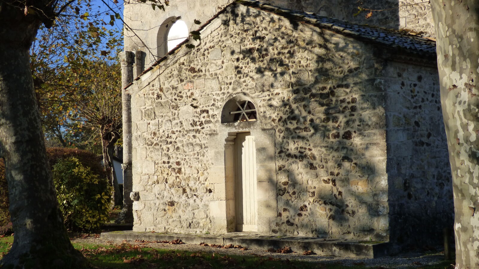 Eglise de Saumos 