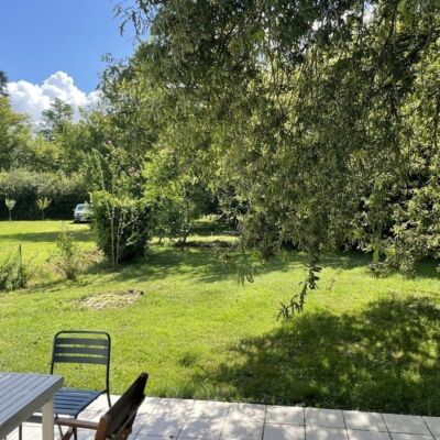 UN JARDIN AUX LAMBERTS LOCATION A MOULIS EN MEDOC